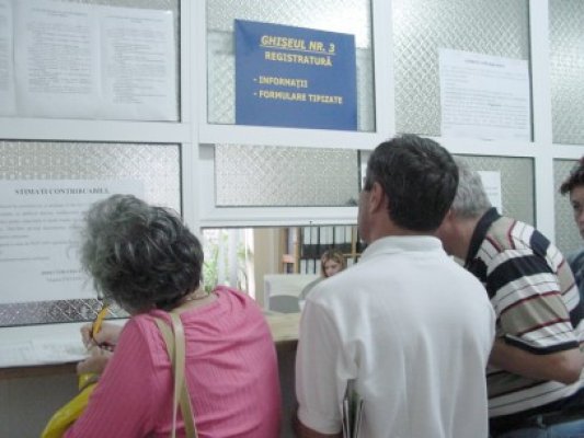 Guvernul vrea să impoziteze suplimentar bugetarii care câştigă peste 4.500 lei lunar